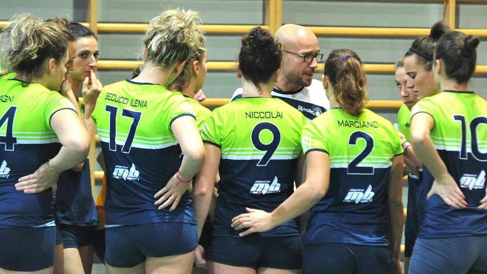 La squadra del Blu Volley Quarrata in un tie break (Foto Gori)