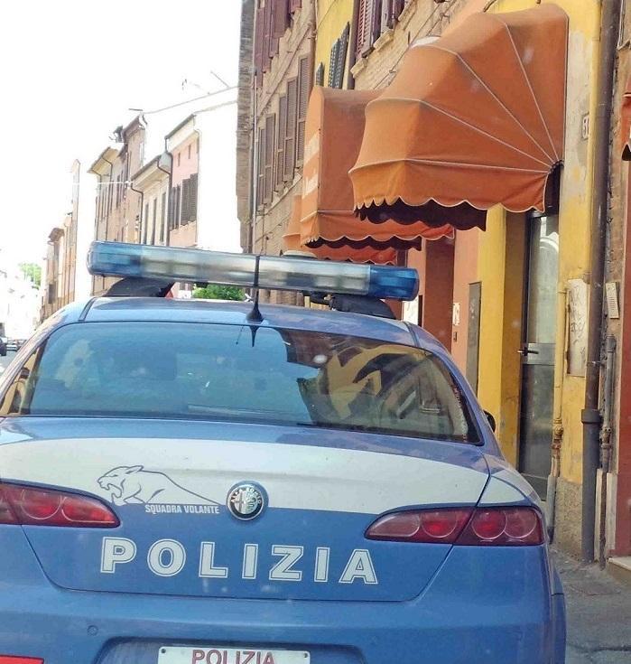 La polizia in via Ripagrande