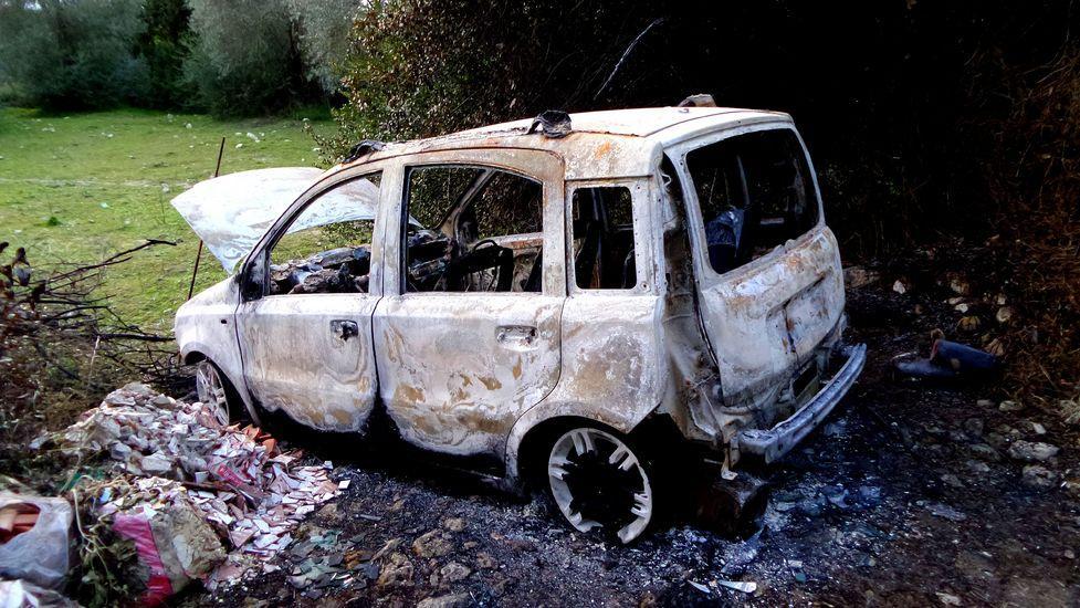 Sassari, la Panda pirata trovata incendiata e abbandonata
