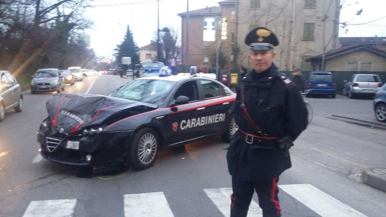Scontro frontale, coinvolta la gazzella dei carabinieri