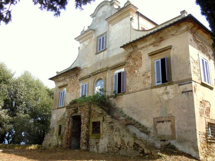 L'esterno di villa Mirabella