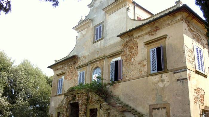 L'esterno di villa Mirabella