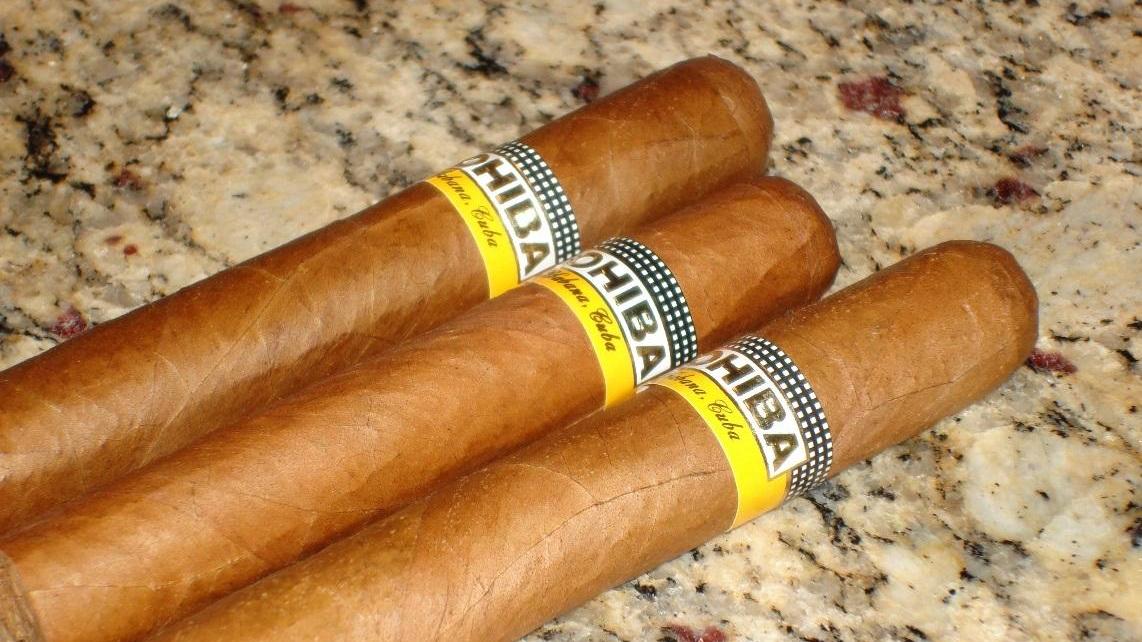 Tre sigari Cohiba (By Soonadracula at the English language Wikipedia, CC BY-SA 3.0)