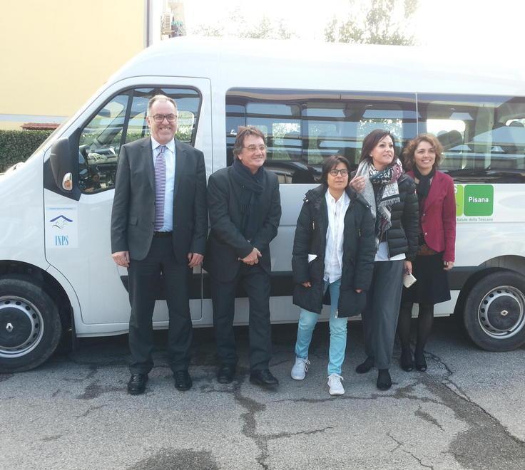 Un minibus per il trasporto sociale 