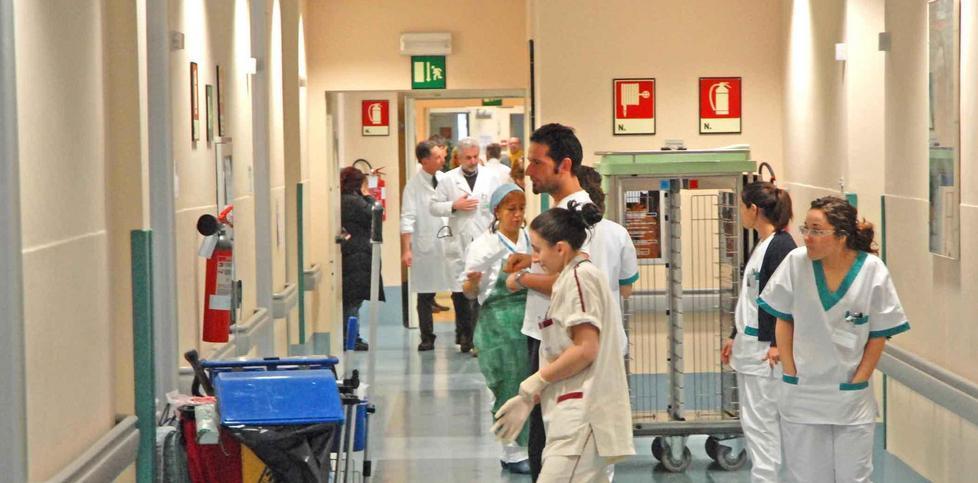 Tre reparti al collasso perché manca personale 
