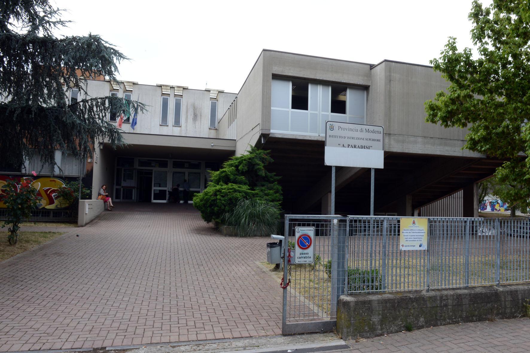 Crollo all'istituto Paradisi di Vignola, aula magna inagibile 