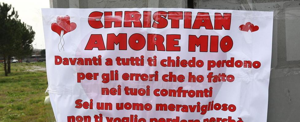 “Perdonami”: cartello d’amore alla Coop