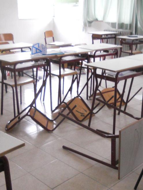 Vandali a scuola, sei aule inagibili 