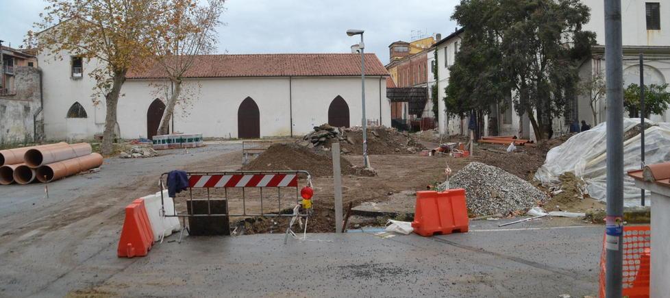 Ex caserma Lorenzini «Riaprite il posteggio»