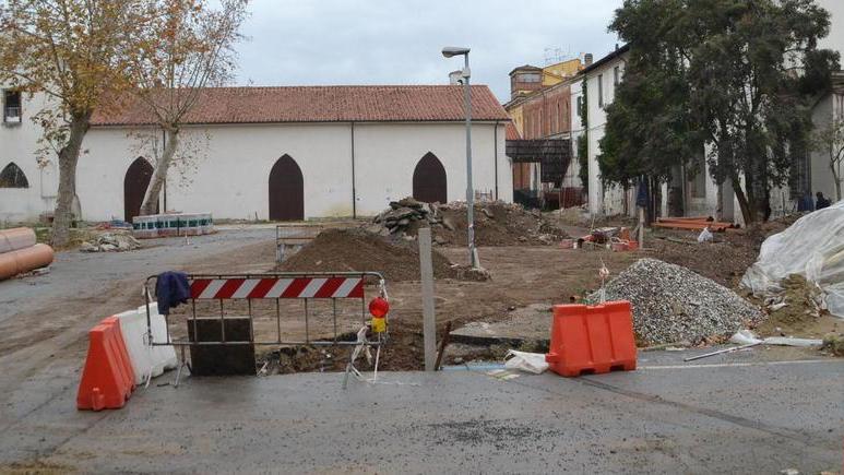 Ex caserma Lorenzini «Riaprite il posteggio»