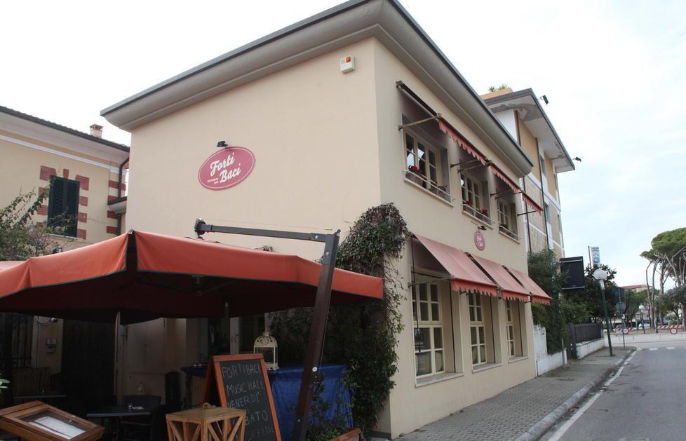 Simone Togni dal caffè Milano al ForteBaci 
