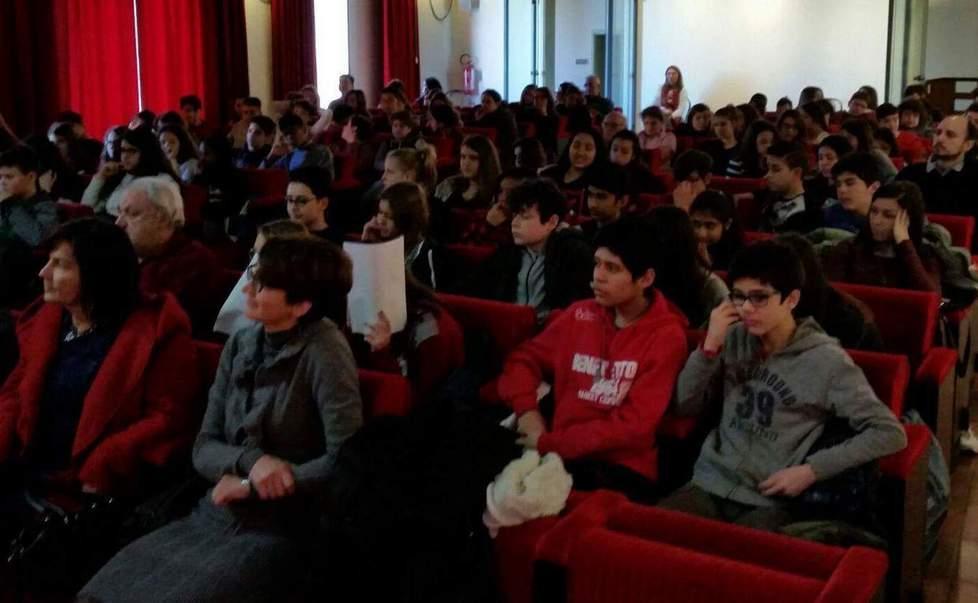 Lezione di ambiente Gli studenti assieme a docenti ed esperti 