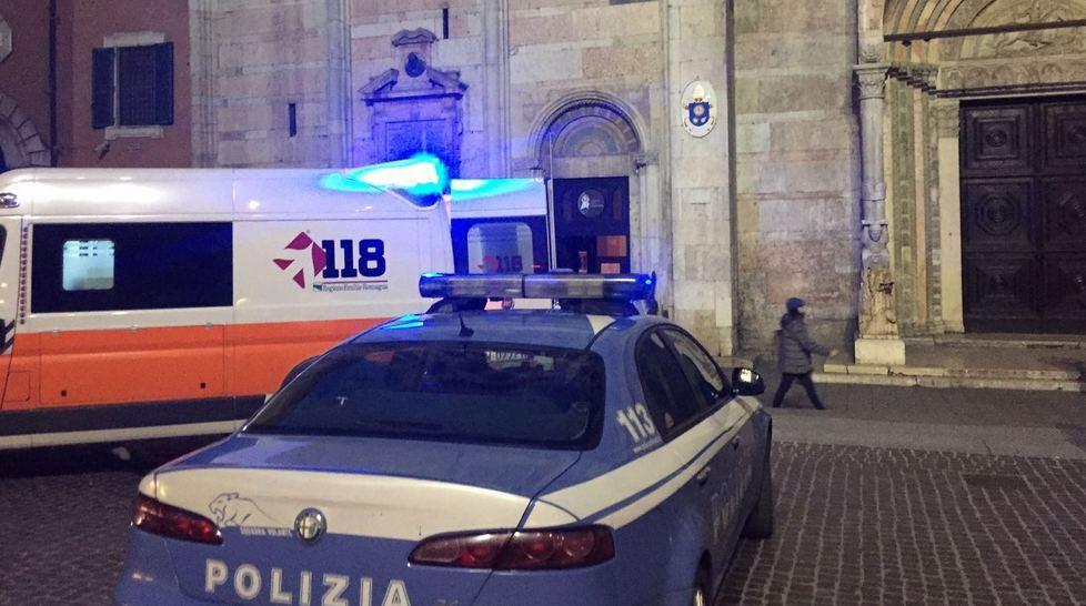 Crisi nervosa in duomo Uomo soccorso e ricoverato