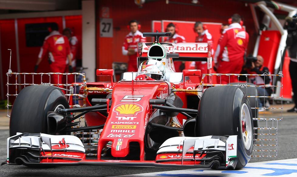 Vettel e la Ferrari i più veloci Hamilton: «Non bado a loro»