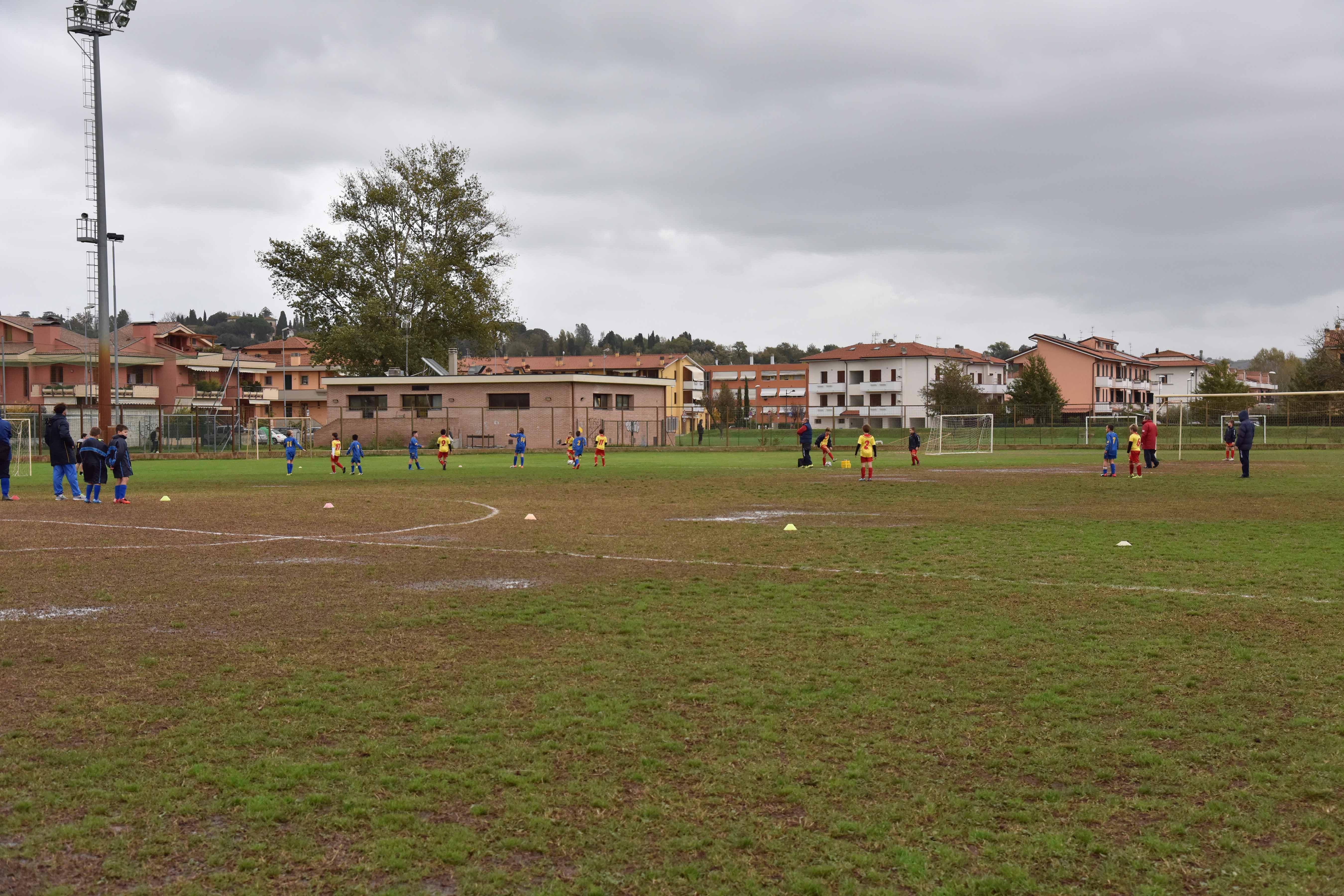 Il campo sportivo di Limite, teatro dei fatti (foto agenzia Carlo Sestini)