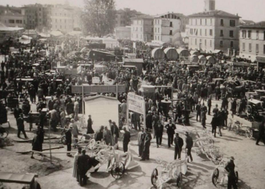 Modenesi, tutti in piazza: cerimonie, adunate e comizi di un secolo fa