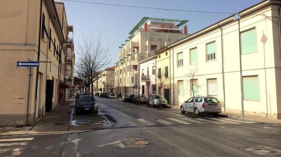 L'incrocio tra via Trieste e via Manzoni, le due strade sono spesso al buio