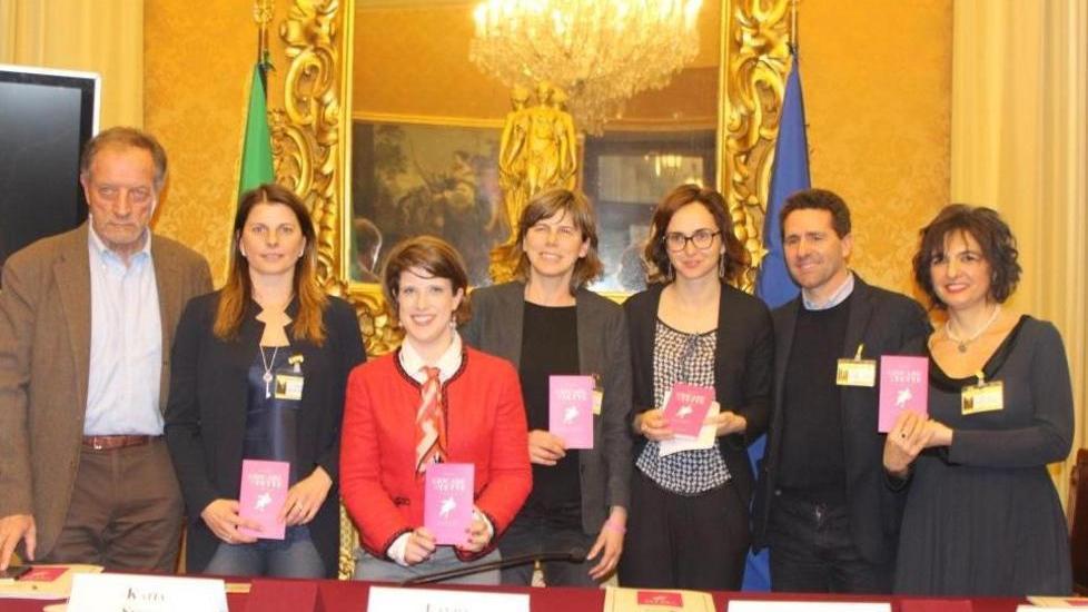 “Giocare con le tette” sbarca a Montecitorio
