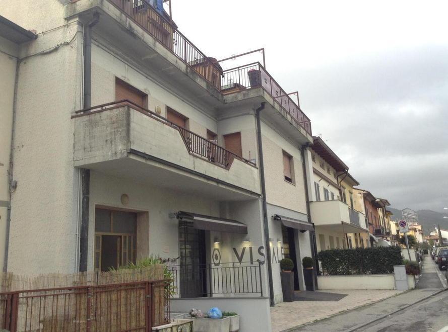 Paura a Villa Fiorita, lite tra “amici” a colpi di mannaia