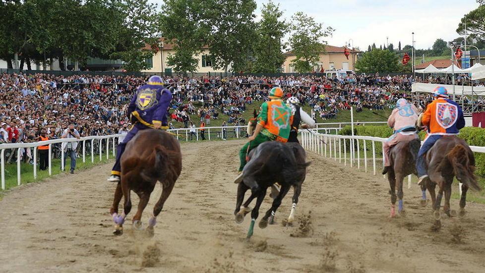 Due dimissioni nel Cda del Palio parte la polemica contro il sindaco 