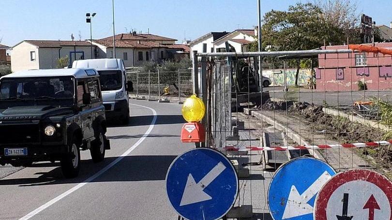 Viabilità a singhiozzo per i lavori in centro e sulla via Aurelia