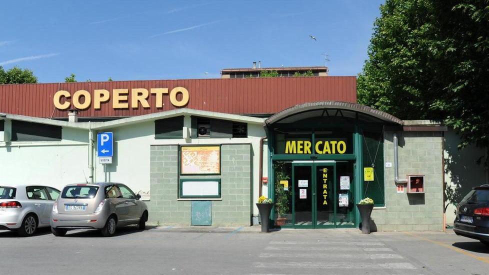 Banchi e box, spazi liberi al mercato coperto