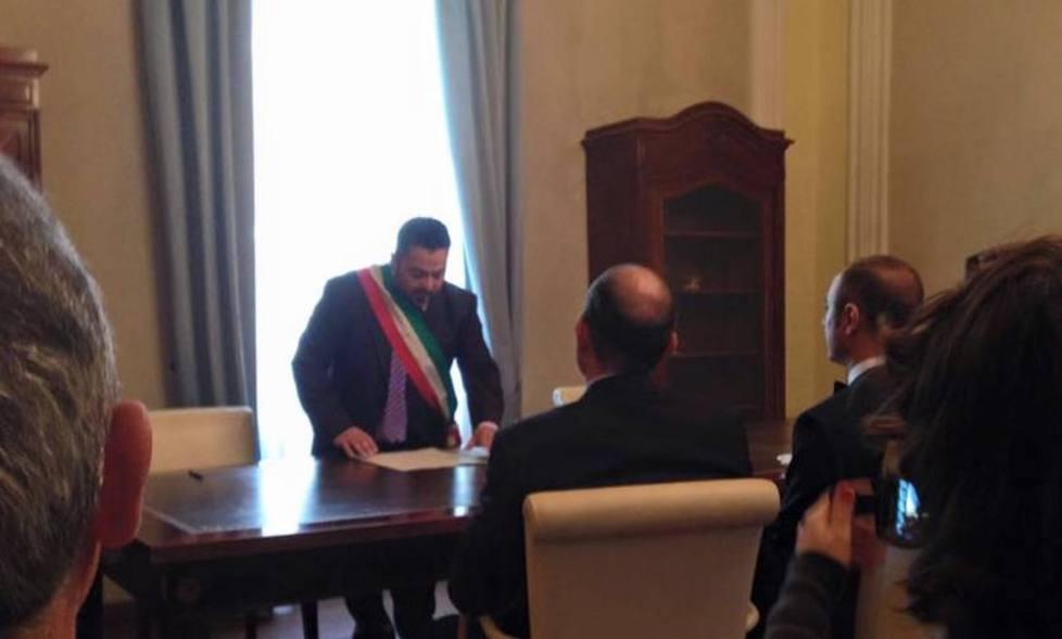 L’argomento è serio, il matrimonio è finto