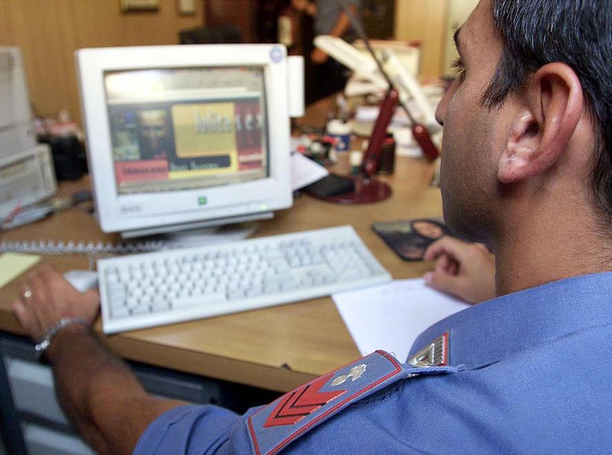 Scarpe e pc sul web: altri due truffati