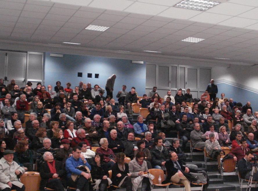 Cede controsoffitto al “Paradisi” Auditorium della scuola inagibile 
