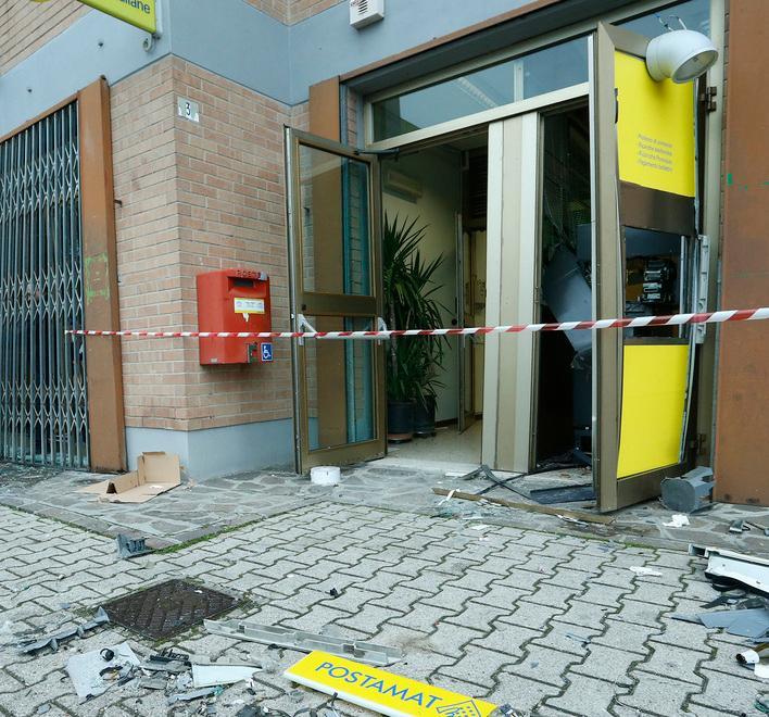 Assalto al bancomat con il gas 