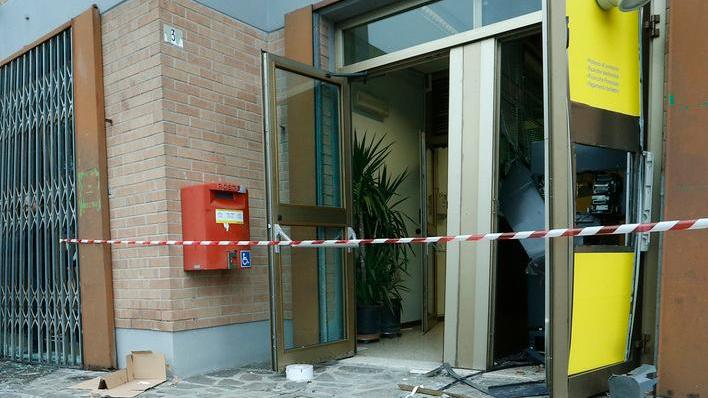 Assalto al bancomat con il gas