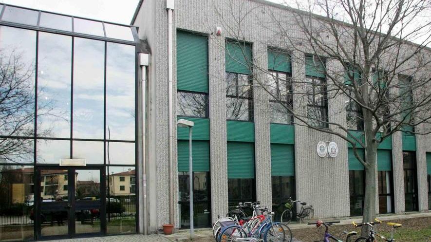 A scuola con la droga, due 18enni nei guai