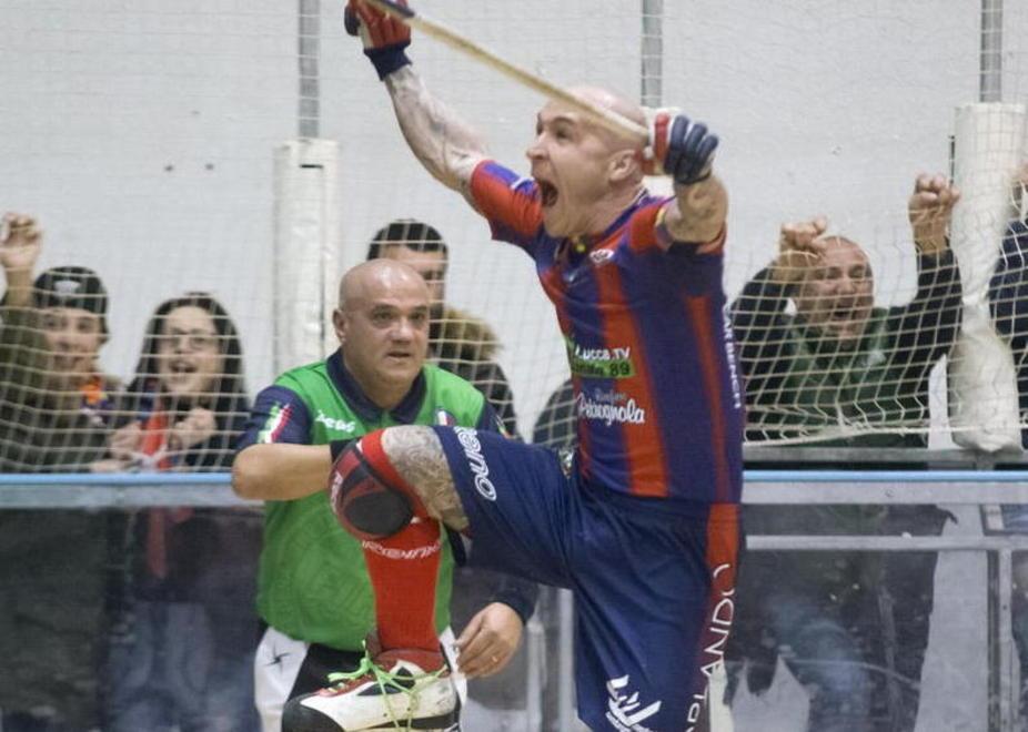 L'esultanza di Pedro Gil (Forte) dopo un gol