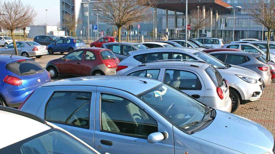 Sosta all’ospedale Una voce unanime: «La vogliamo gratis»