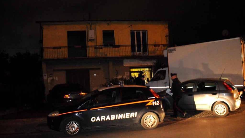 Una delle pattuglie dei carabinieri arrivate sul luogo dell'aggressione