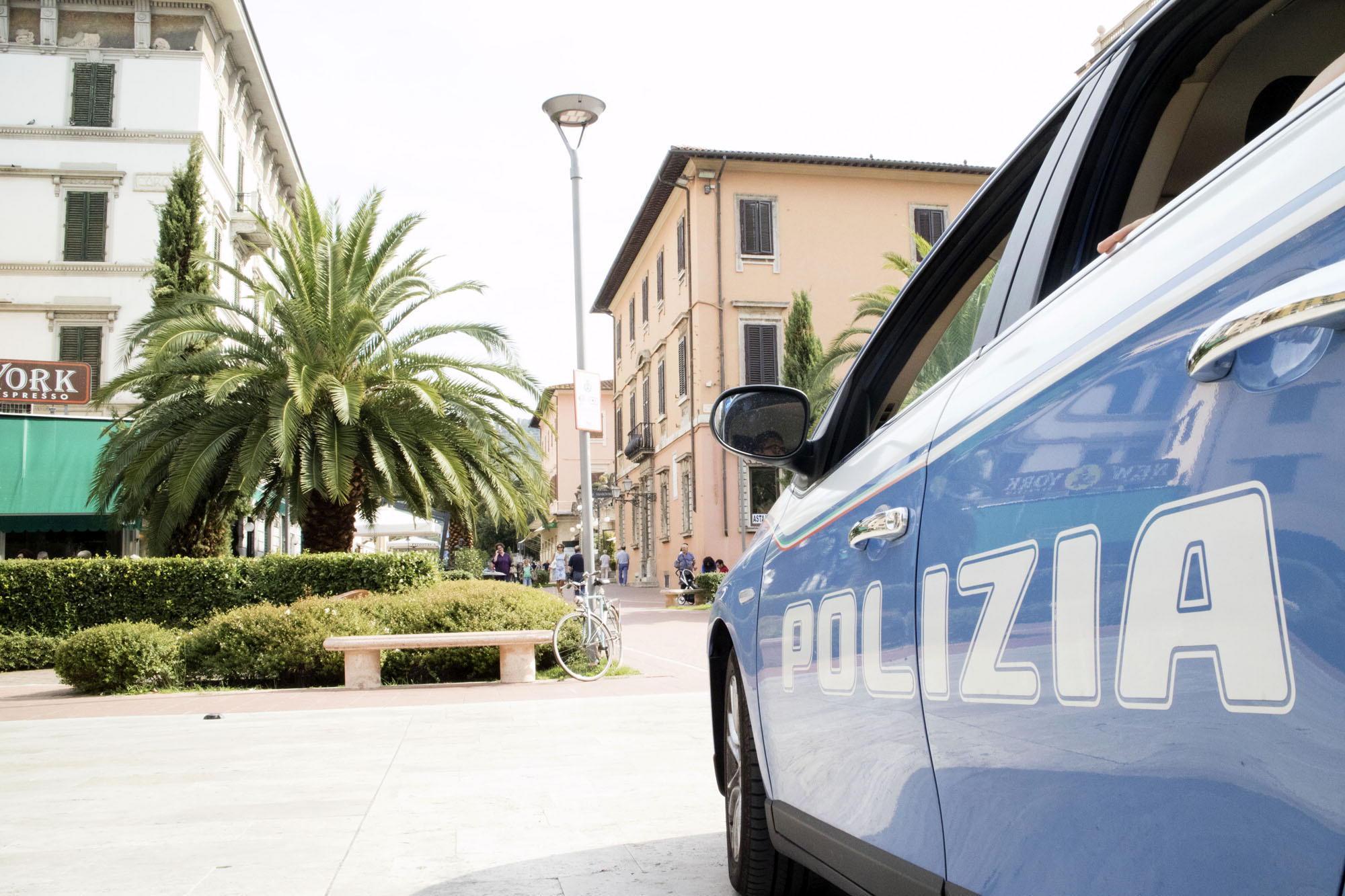 Una volante della Polizia (foto di archivio)