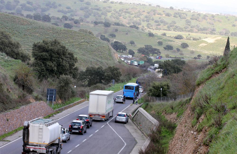 Scontro fra auto nel Nuorese, due feriti