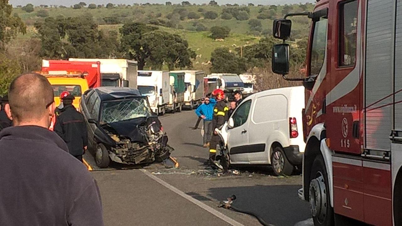 Scontro fra auto nel Nuorese, muore un uomo di Ollolai