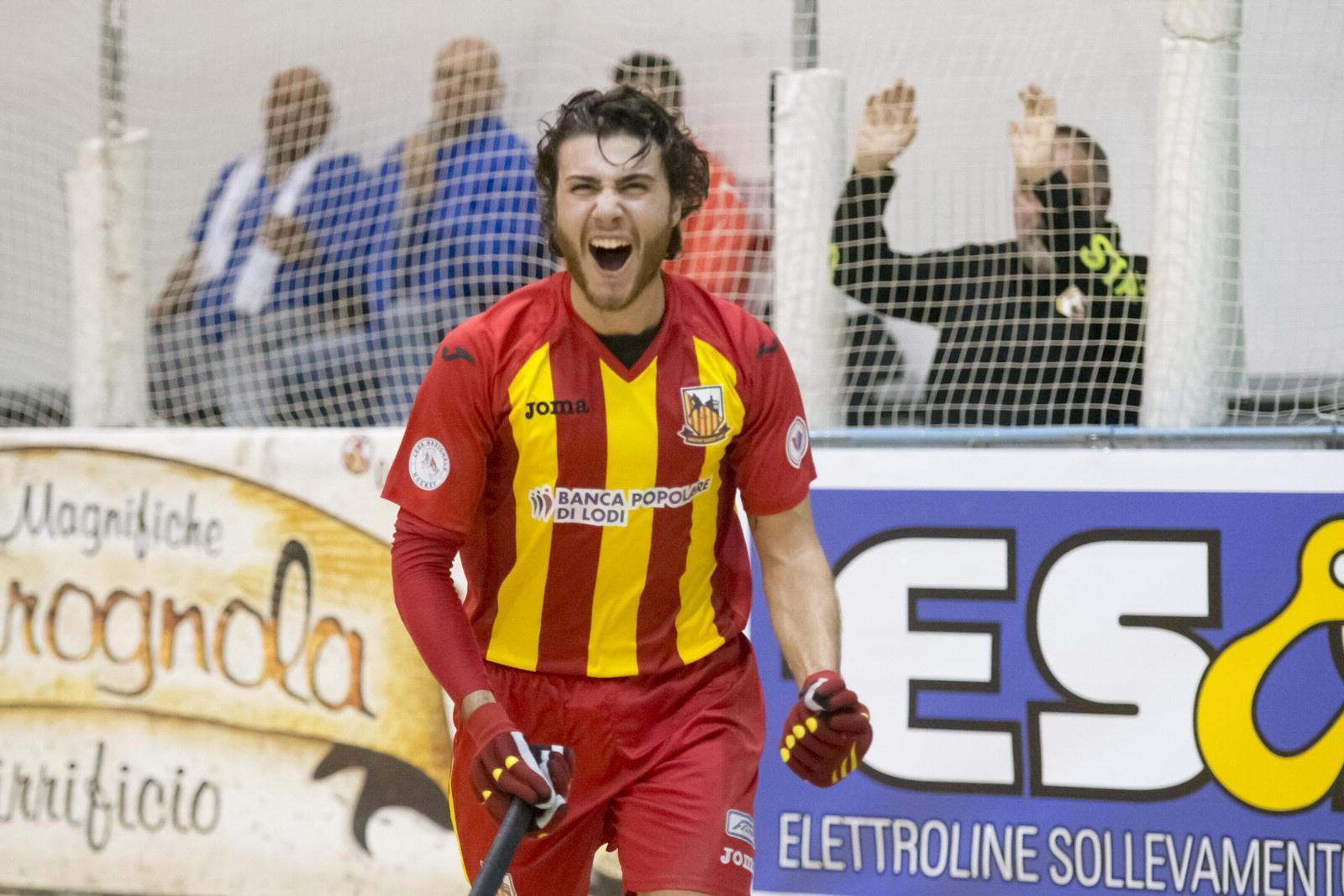 Verona esulta dopo il gol segnato al Cgc Viareggio (foto Gabriele Baldi)
