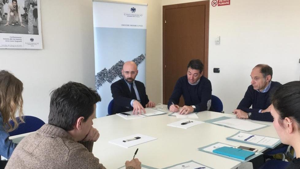 Apprendisti maestri di sci a lezione