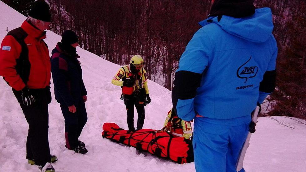 Scivola e precipita nel canalone sciatore soccorso con l’elicottero 