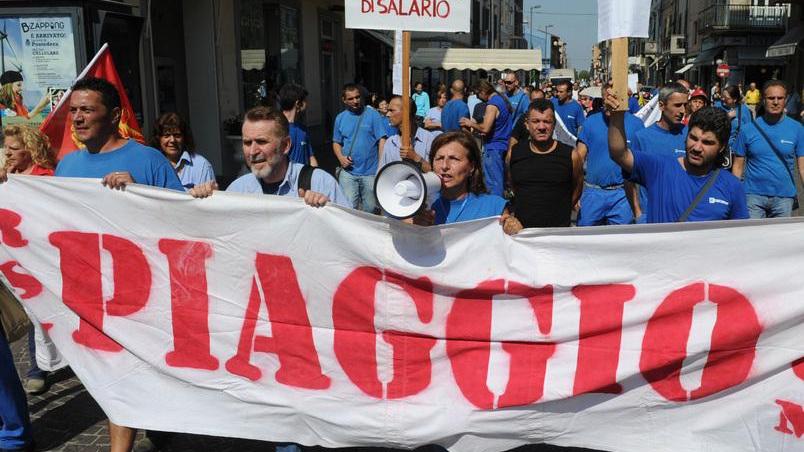 «Operai in solidarietà discriminati da Piaggio»