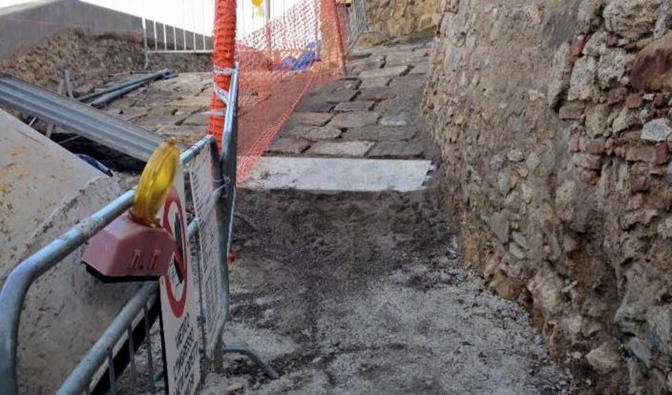 Lavori infiniti nel borgo 