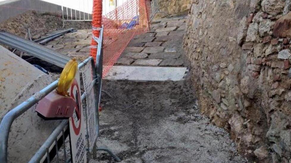 Lavori infiniti nel borgo