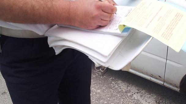 «I vigili non lasciano le multe sulle auto»