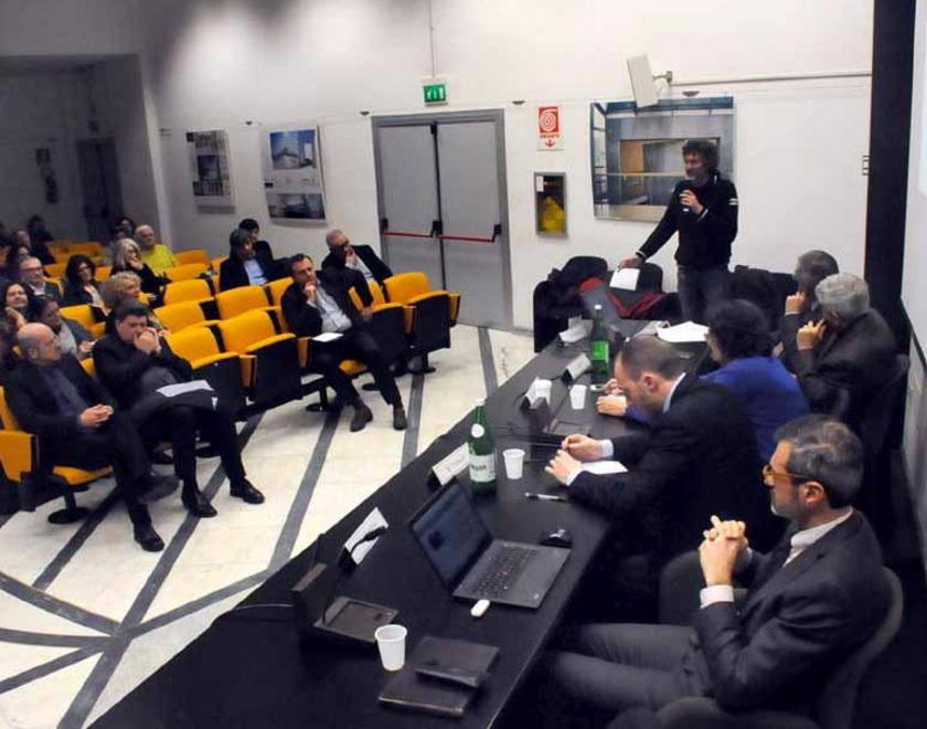 «Aiuto, i privati si prendono l’ospedale» 