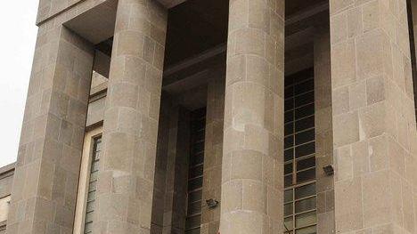 Botte a un autistico docente a processo