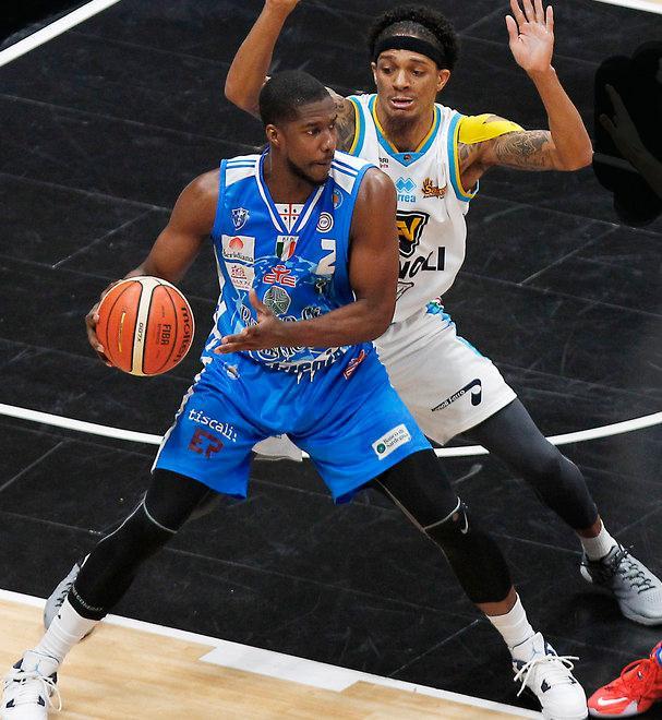 La Dinamo punta l’Avellino per ripartire 