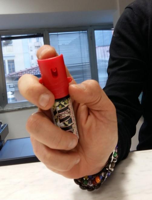 Massa, nei negozi si vende spray al peperoncino 