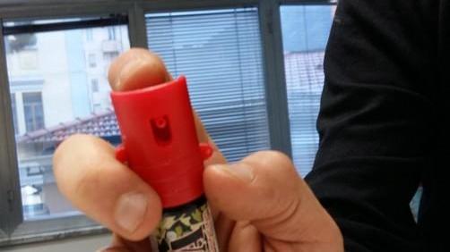 Massa, nei negozi si vende spray al peperoncino